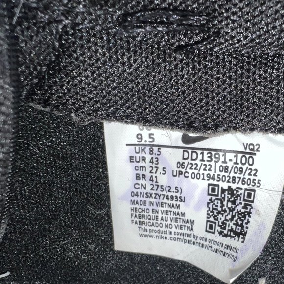 Nike Dunk Black/White Size 9.5 Men's - Picture 6 of 9